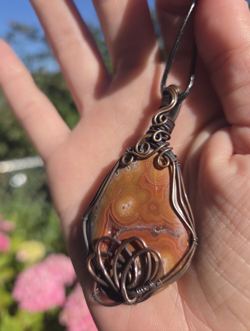 Artisan Montana Dryhead Agate Pendant Necklace W/ Lotus Flower Accent